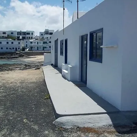 Sleeps 4 Wifi Apartment
