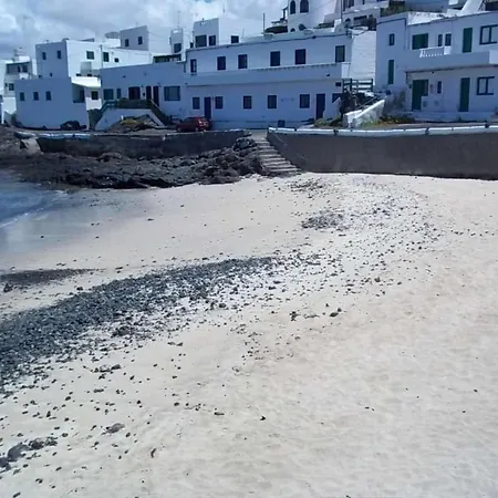 Sleeps 4 Wifi La Costa